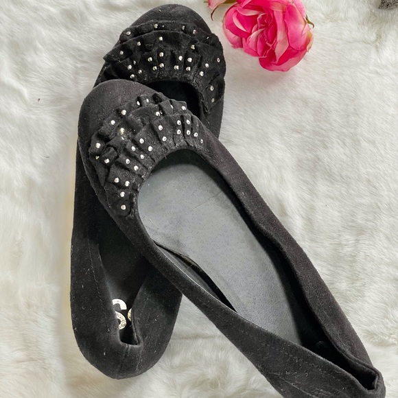 SO Shoes - Black Flats with Silver Accented Ruffle bow on top. Good pre owned condition 7.5